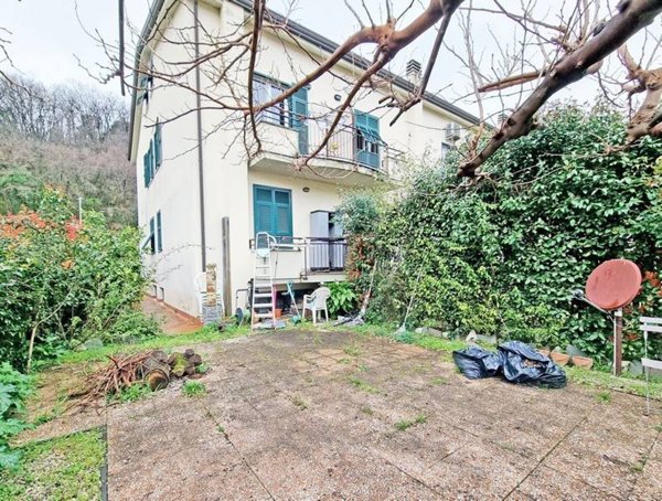 appartamento in vendita ad Arcola in zona Romito Magra