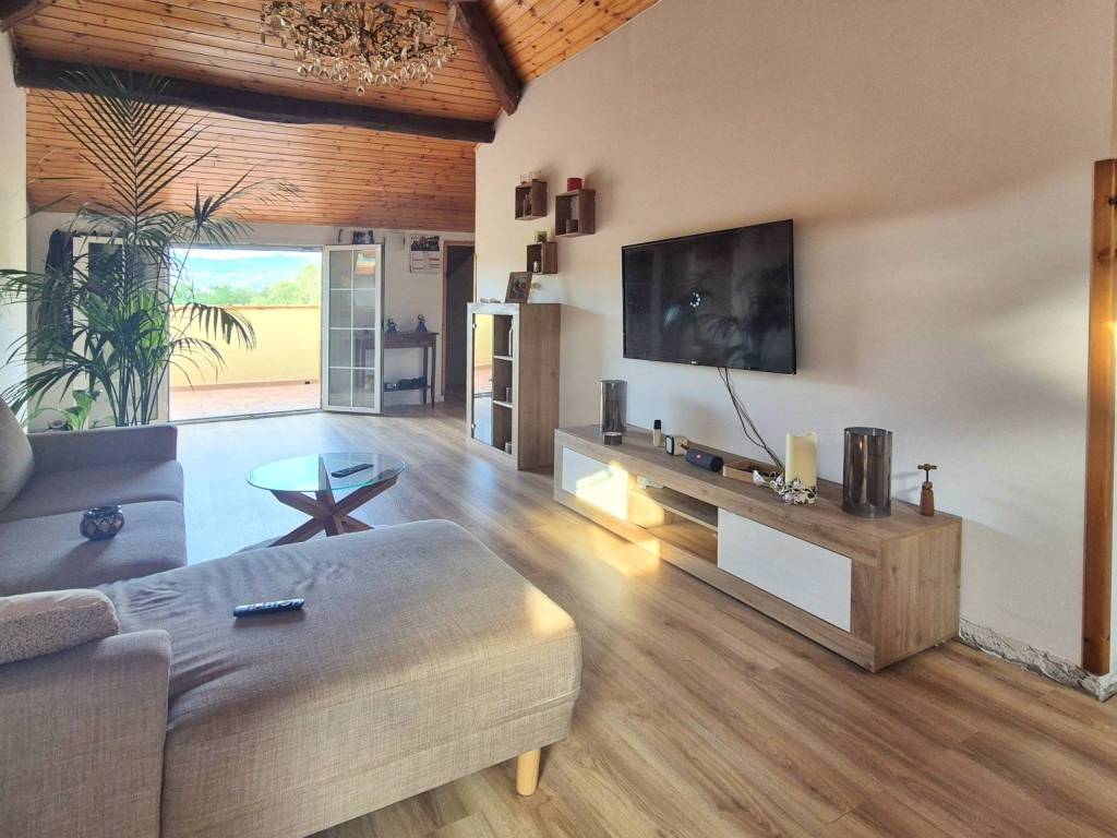 casa indipendente in vendita ad Arcola in zona Romito Magra