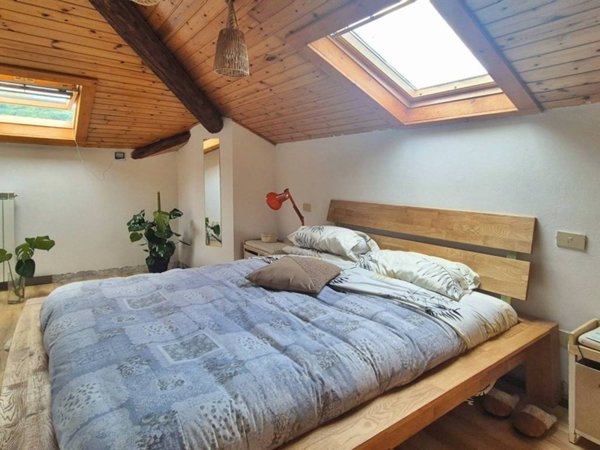 casa indipendente in vendita ad Arcola in zona Romito Magra