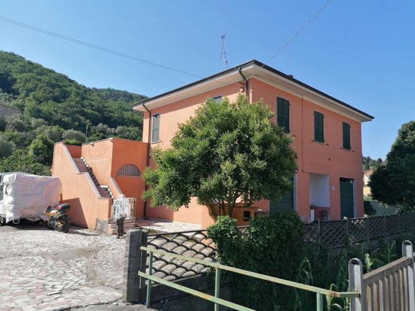 appartamento in vendita ad Arcola in zona Romito Magra