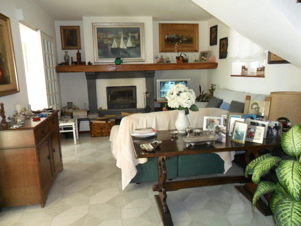 casa indipendente in vendita ad Arcola in zona Romito Magra