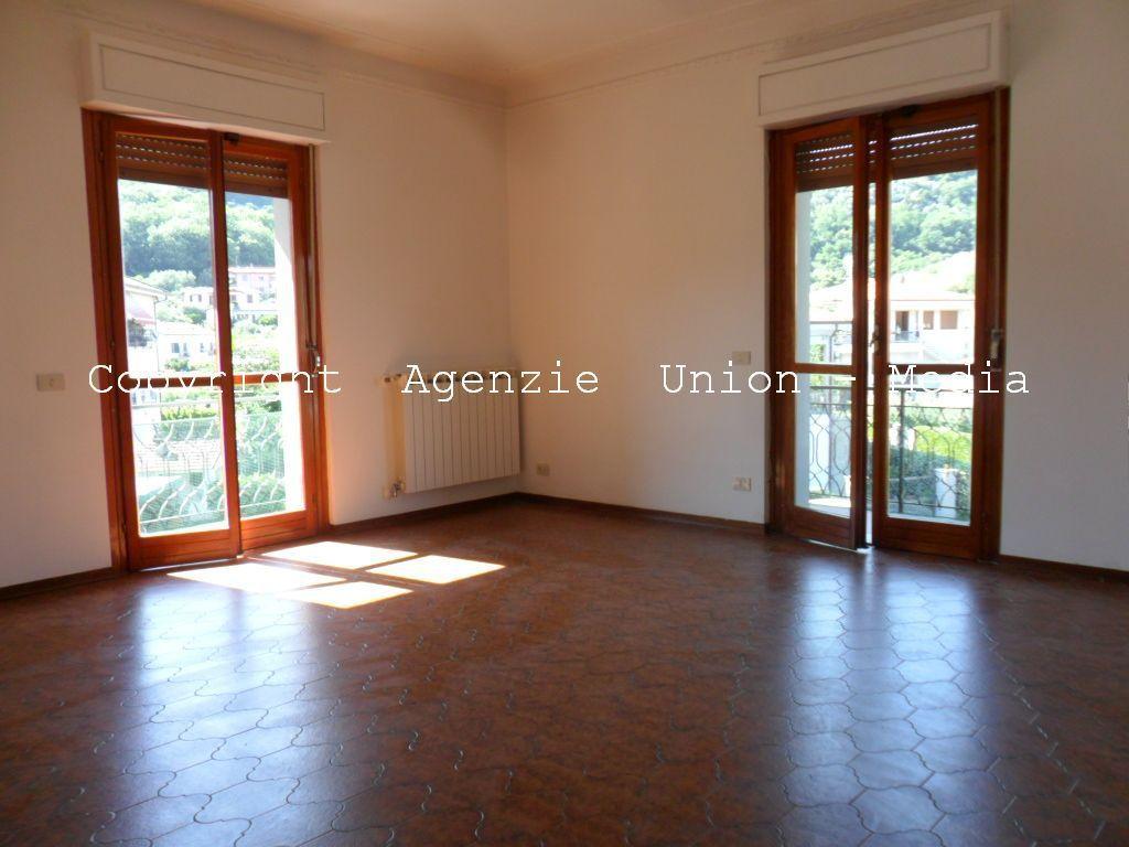appartamento in vendita ad Arcola in zona Romito Magra