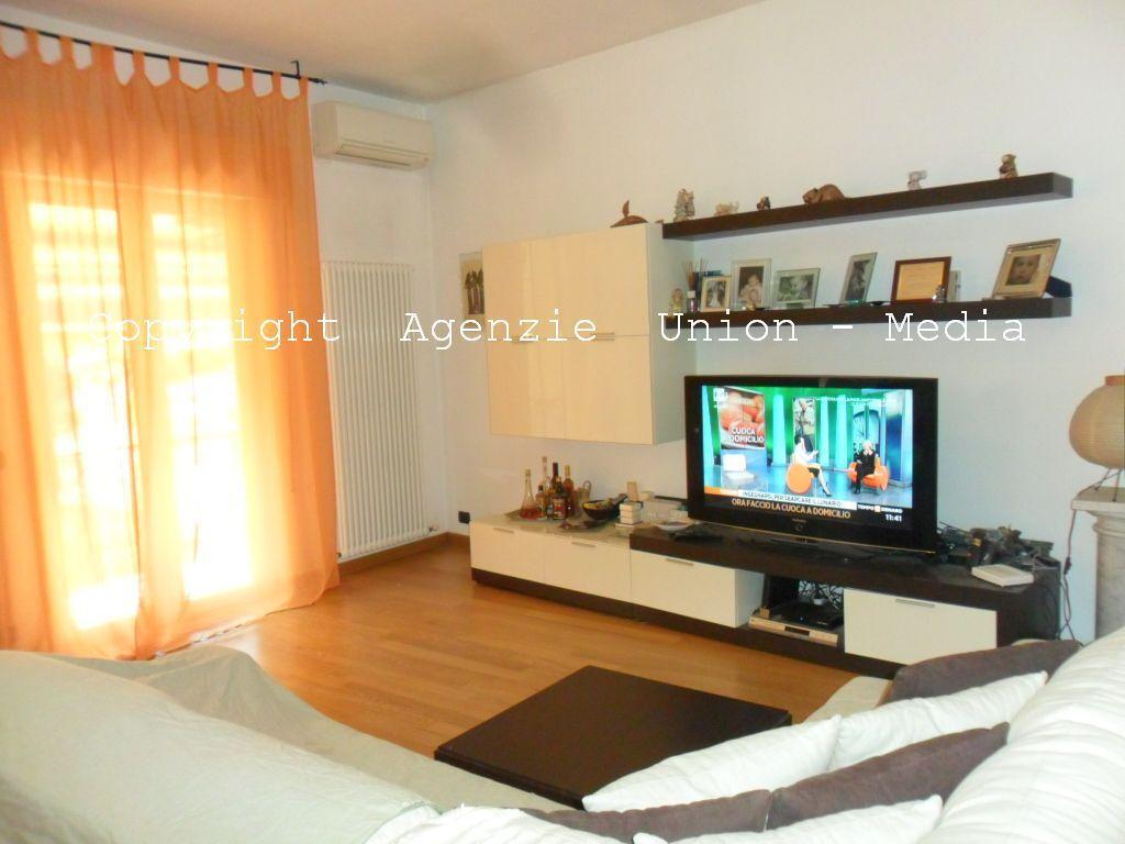 appartamento in vendita ad Arcola in zona Romito Magra