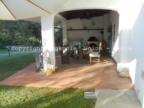 casa indipendente in vendita ad Arcola in zona Romito Magra