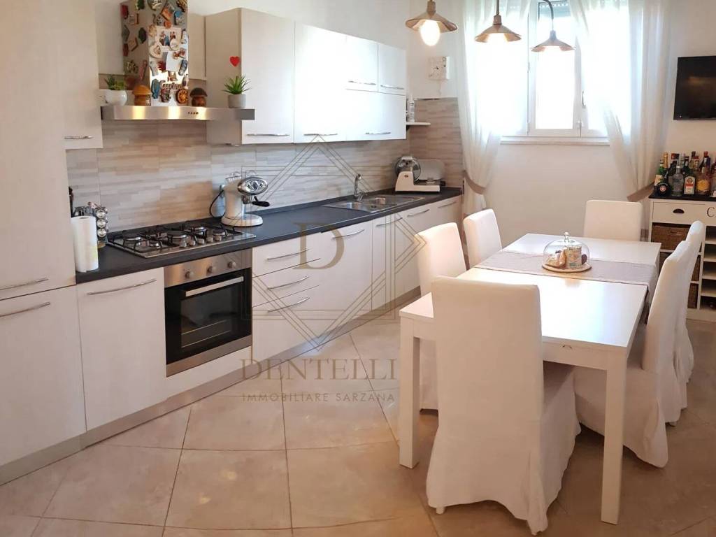 appartamento in vendita ad Arcola in zona Romito Magra