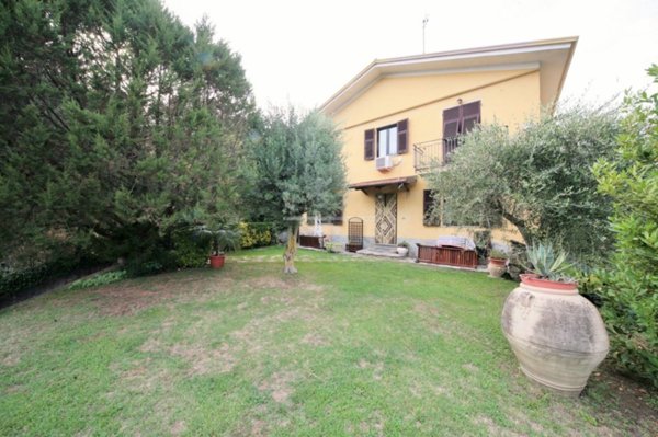 casa indipendente in vendita ad Arcola in zona Ressora