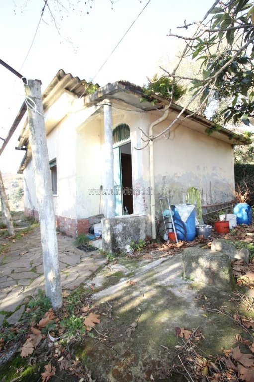 casa indipendente in vendita ad Arcola in zona Ressora