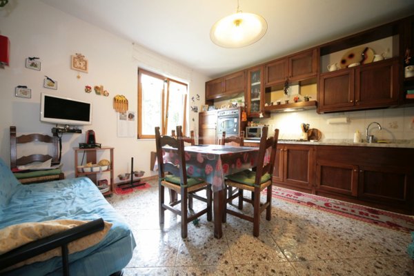 casa indipendente in vendita ad Arcola in zona Ressora