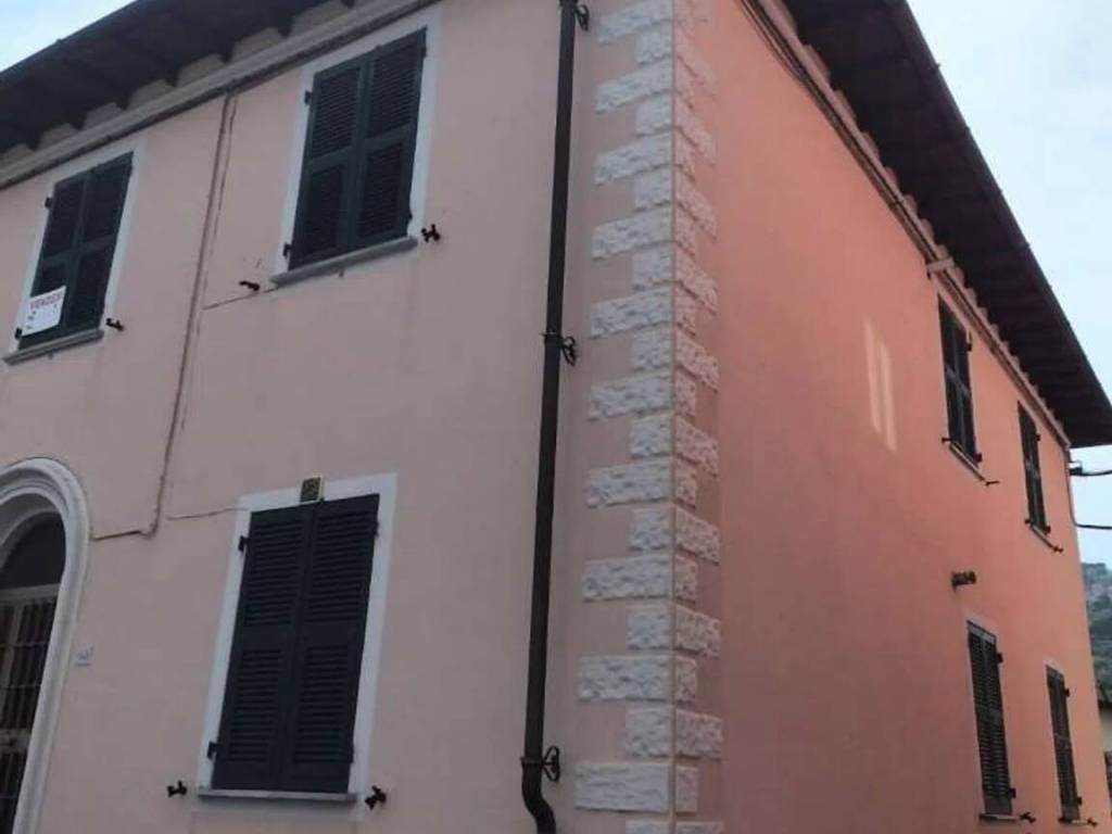 appartamento in vendita ad Arcola in zona Romito Magra