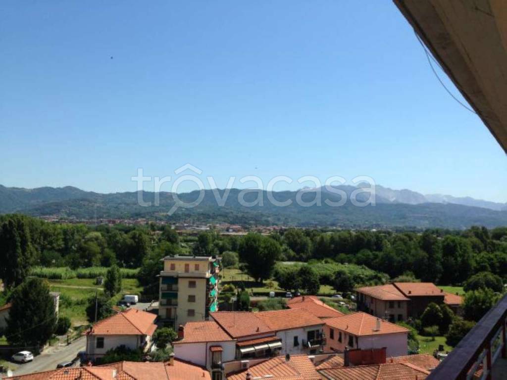 appartamento in vendita ad Arcola in zona Romito Magra