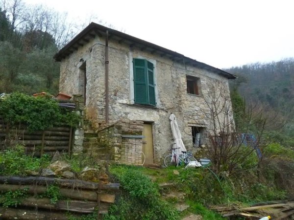 casa indipendente in vendita ad Arcola in zona Romito Magra