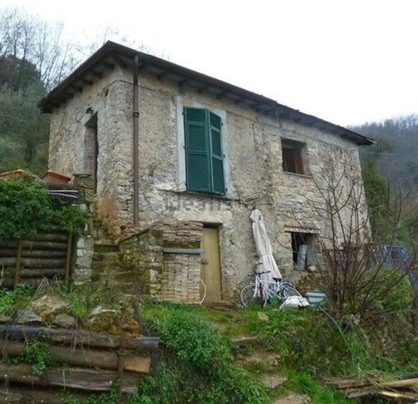 casale in vendita ad Arcola in zona Romito Magra