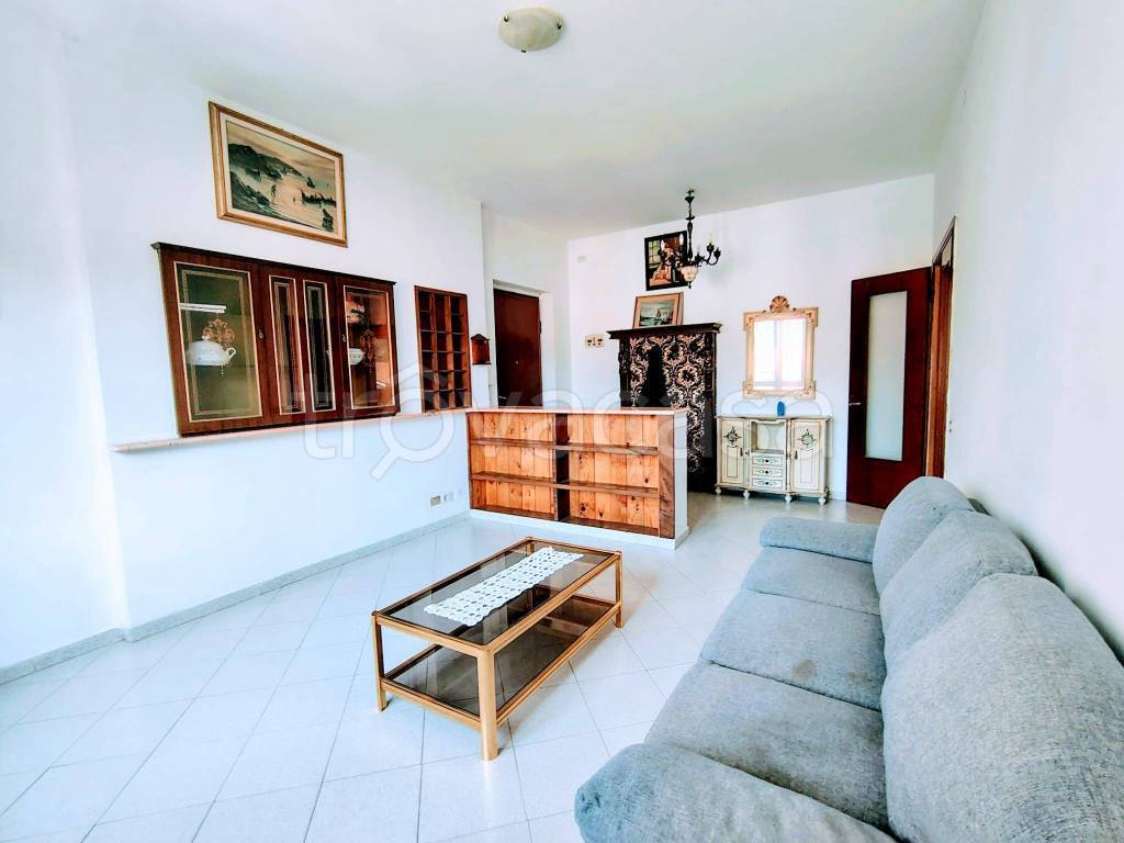 appartamento in vendita ad Arcola in zona Romito Magra