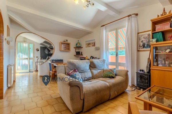 casa indipendente in vendita ad Arcola in zona Baccano