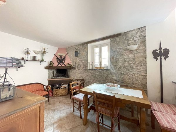 casa indipendente in vendita ad Arcola in zona Trebiano