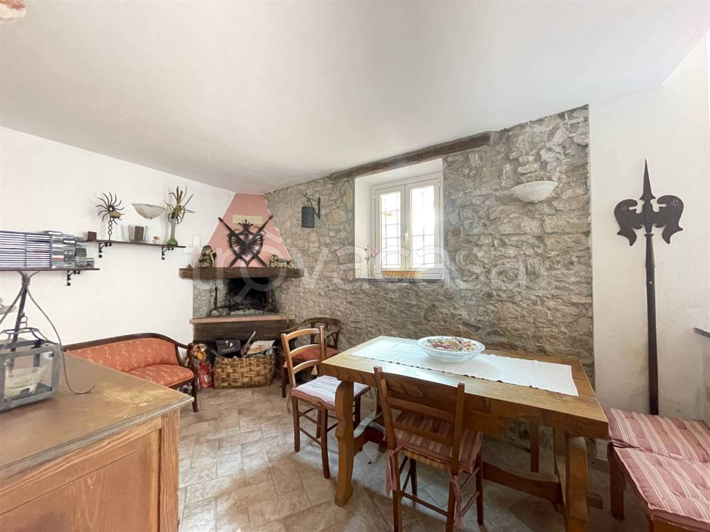 casa indipendente in vendita ad Arcola in zona Trebiano