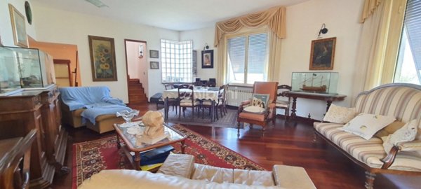 casa indipendente in vendita ad Arcola in zona Monti