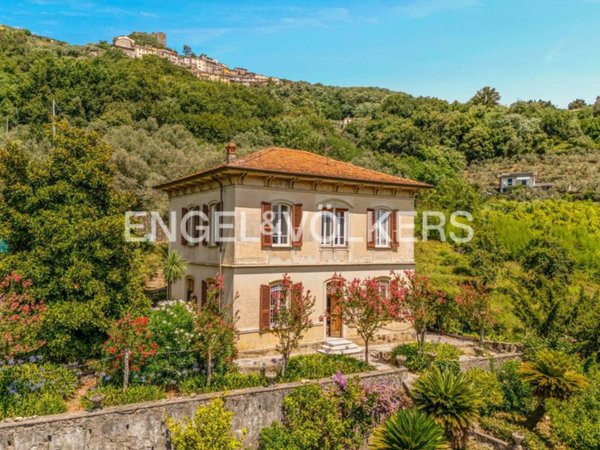 casa indipendente in vendita ad Arcola in zona Romito Magra