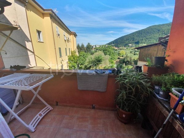 appartamento in vendita ad Arcola in zona Romito Magra