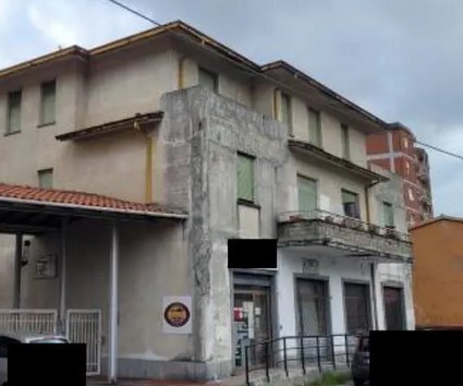 negozio in vendita ad Arcola in zona Romito Magra