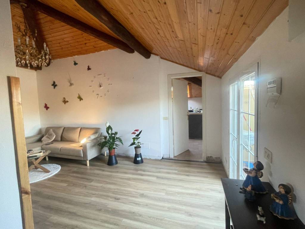 appartamento in vendita ad Arcola in zona Romito Magra