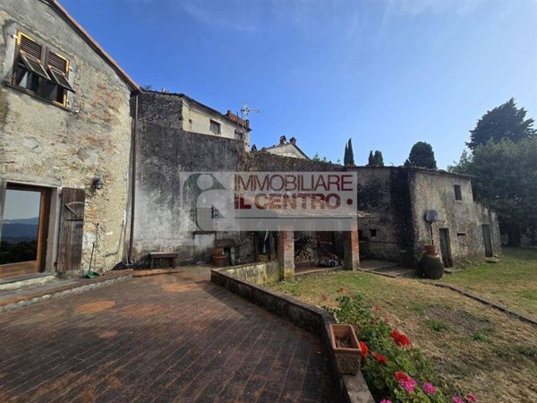 casa indipendente in vendita ad Arcola in zona Baccano