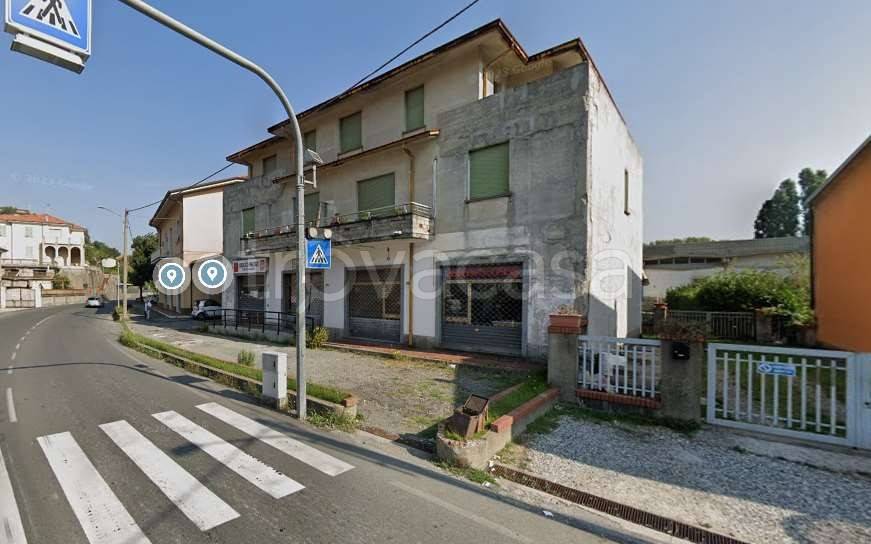 negozio in vendita ad Arcola in zona Romito Magra