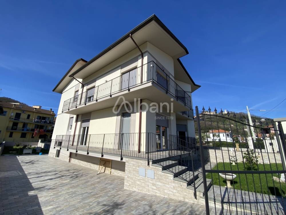 appartamento in vendita ad Arcola in zona Romito Magra