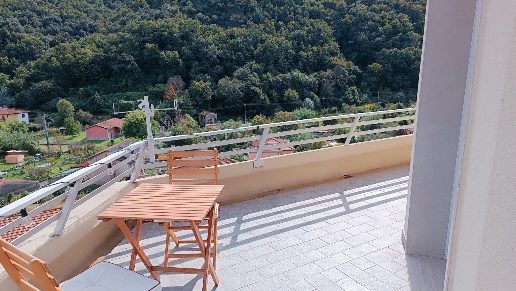 appartamento in vendita ad Arcola in zona Romito Magra