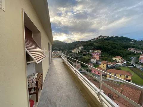 appartamento in vendita ad Arcola in zona Romito Magra