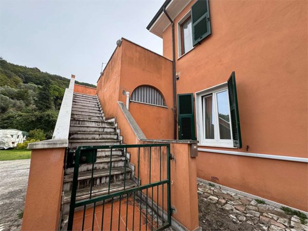 appartamento in vendita ad Arcola in zona Romito Magra