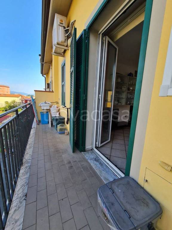 appartamento in vendita ad Arcola in zona Romito Magra