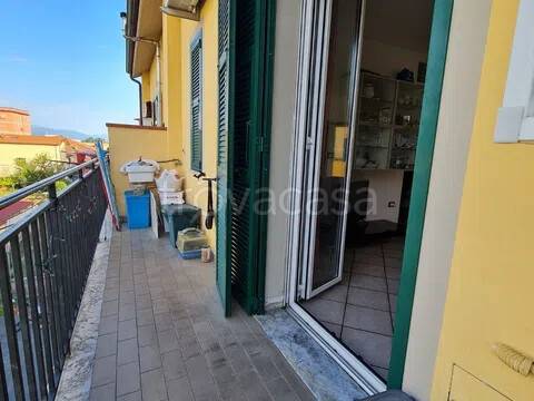 appartamento in vendita ad Arcola in zona Romito Magra