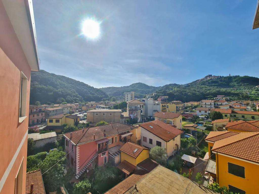 appartamento in vendita ad Arcola in zona Romito Magra