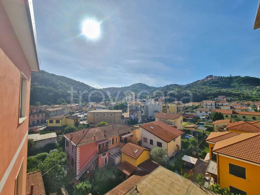 appartamento in vendita ad Arcola in zona Romito Magra