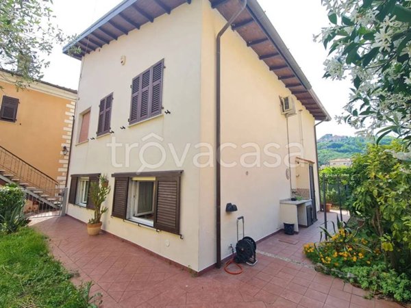 casa indipendente in vendita ad Arcola in zona Romito Magra