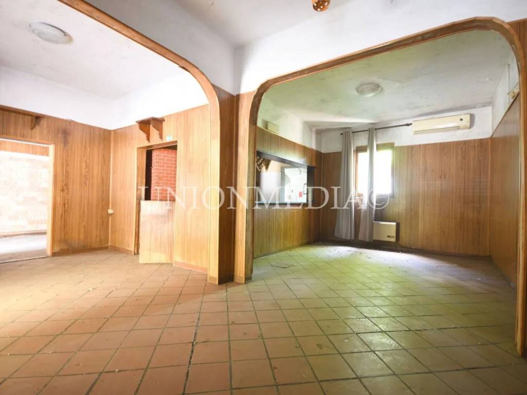 negozio in vendita ad Arcola in zona Romito Magra