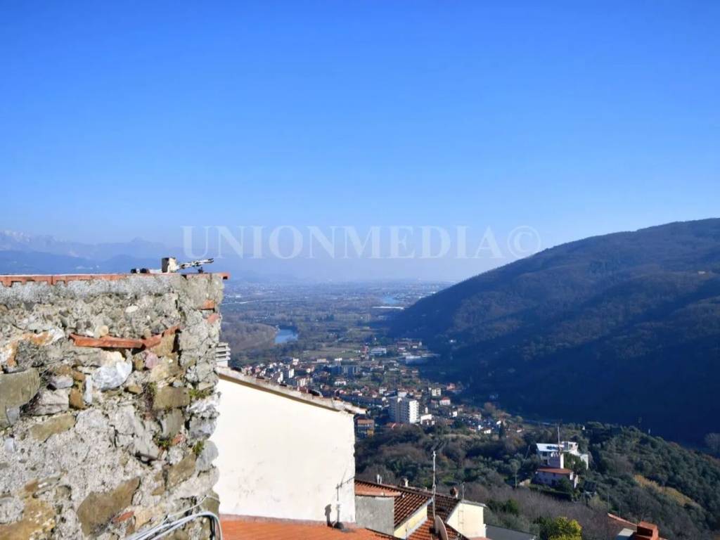casa indipendente in vendita ad Arcola in zona Trebiano