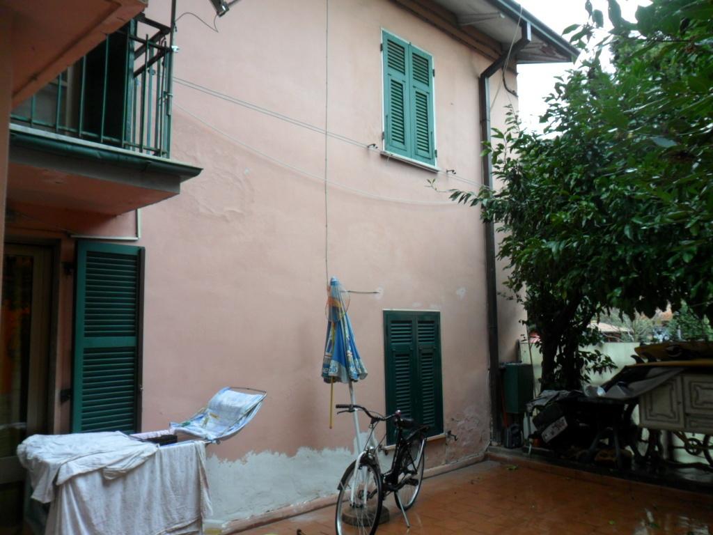 appartamento in vendita ad Arcola in zona Romito Magra