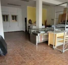 negozio in vendita ad Arcola in zona Romito Magra