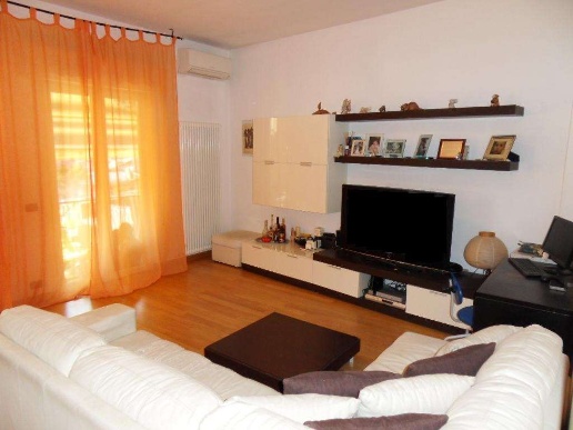 appartamento in vendita ad Arcola in zona Romito Magra