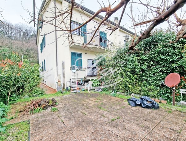 appartamento in vendita ad Arcola in zona Romito Magra