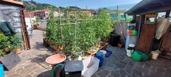 casa indipendente in vendita ad Arcola in zona Romito Magra