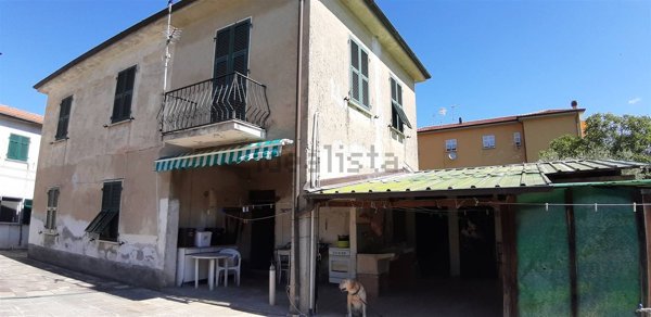 casa indipendente in vendita ad Arcola in zona Romito Magra