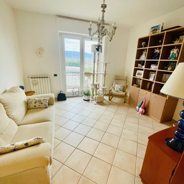 appartamento in vendita ad Arcola in zona Romito Magra