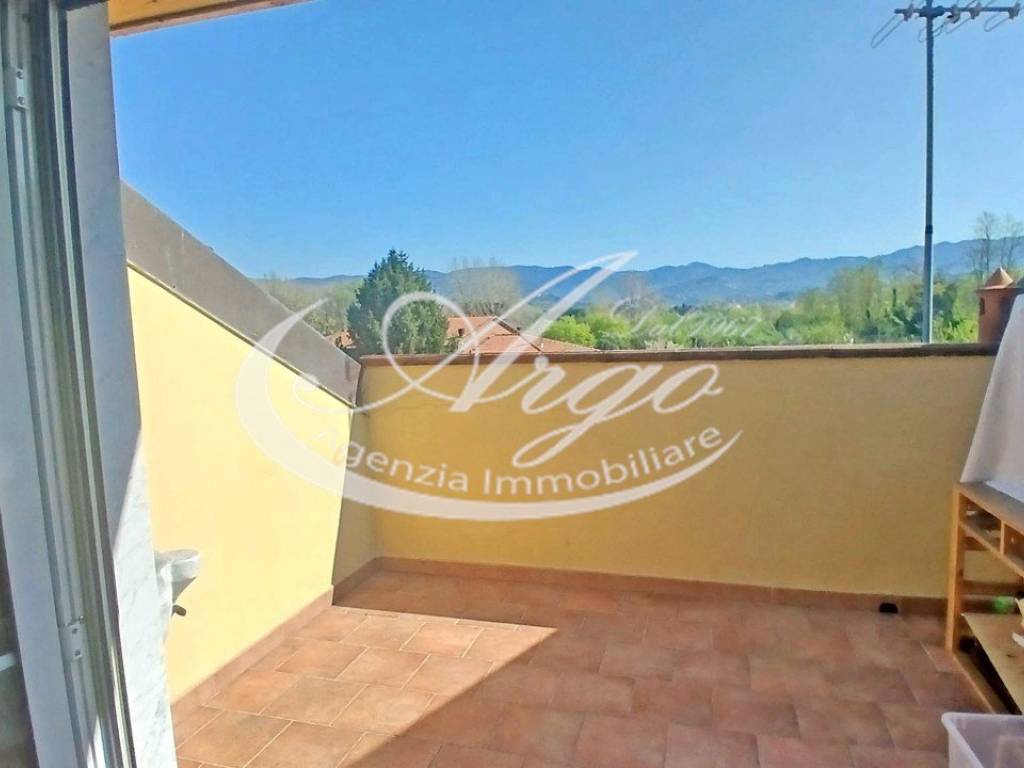 appartamento in vendita ad Arcola in zona Romito Magra