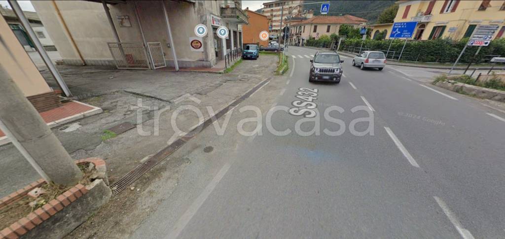 negozio in vendita ad Arcola in zona Romito Magra