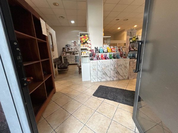locale commerciale in vendita ad Arcola in zona Ressora