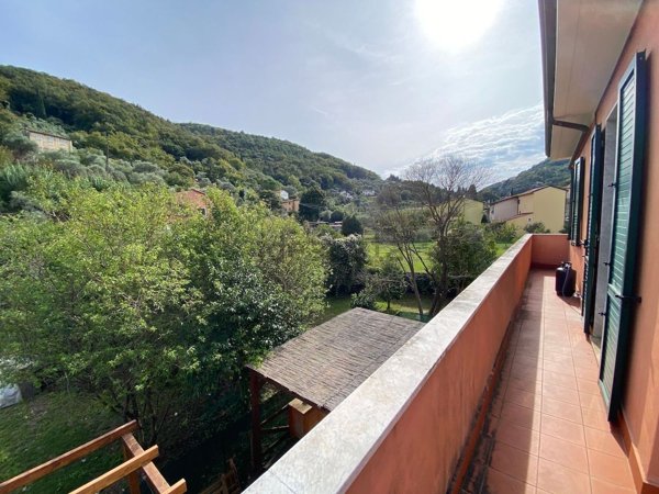 appartamento in vendita ad Arcola in zona Romito Magra