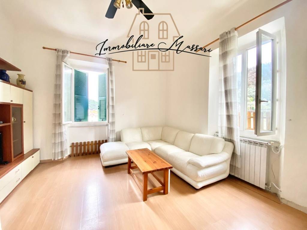 appartamento in vendita ad Arcola in zona Romito Magra